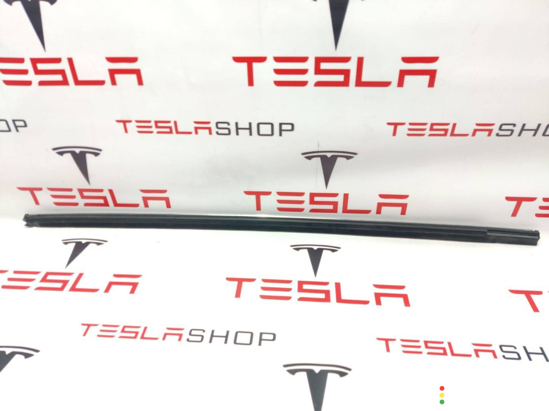 1032165-88-D, 1032173-00-D молдинг двери передней левой Tesla Model X 2019г. - фото №4