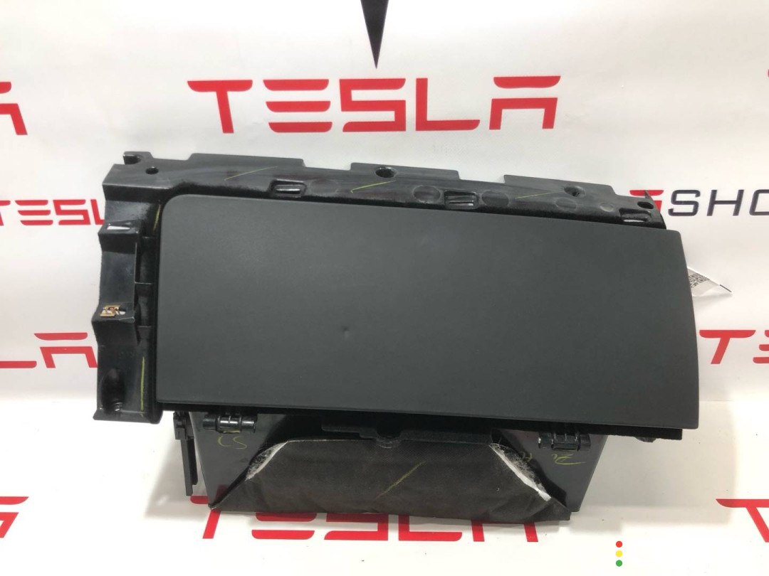 1003327-22-P Бардачок Tesla Model X 2019г. - фото №1