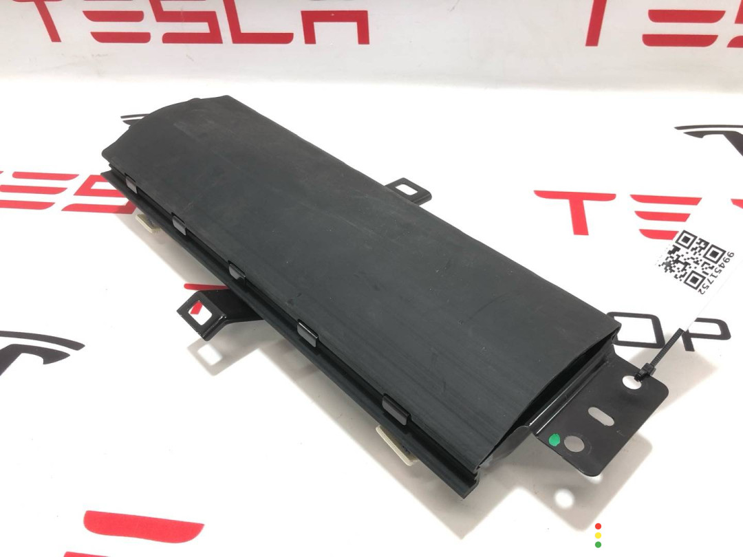 PT00000829-H Подушка безопасности коленная Rivian R1T 2022г. - фото №1