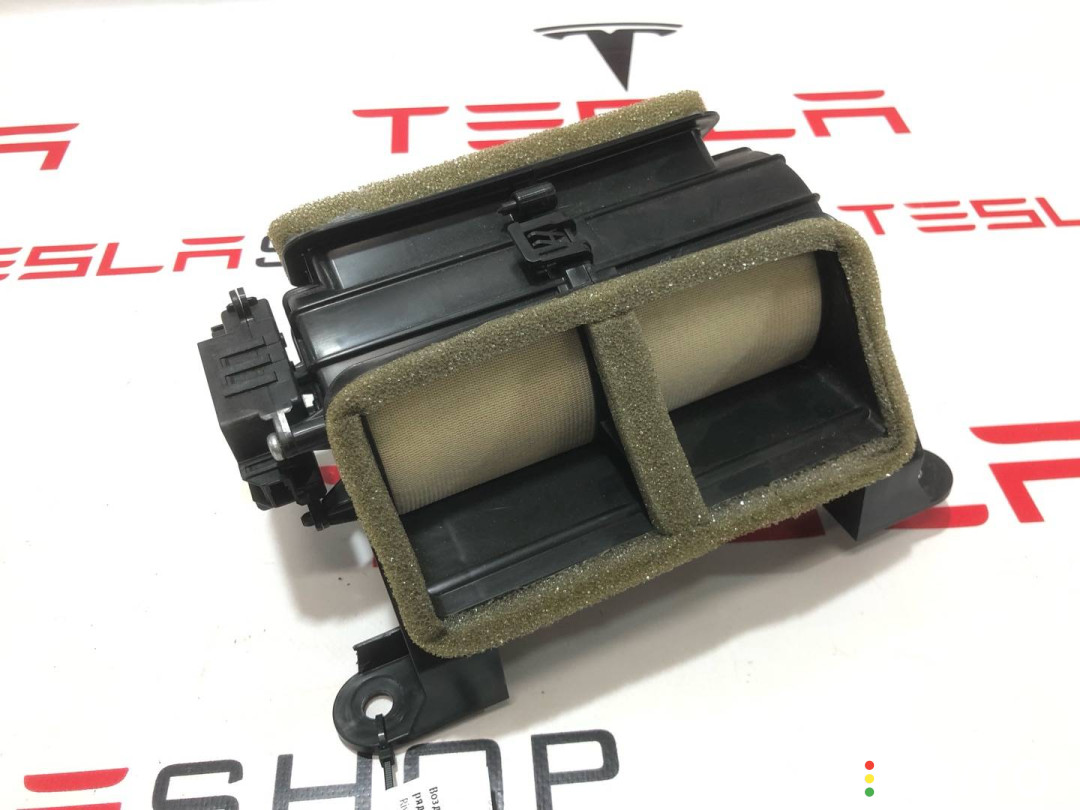 PT00011944-D, PT00001839 воздуховод Rivian R1T 2022г. - фото №1