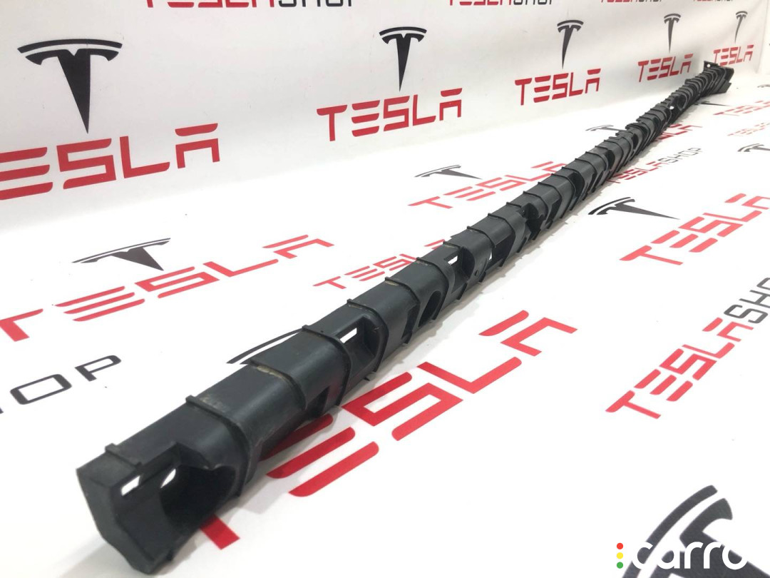 1046690-00-B Кронштейн накладки на порог левый Tesla Model X 2019г. - фото №3