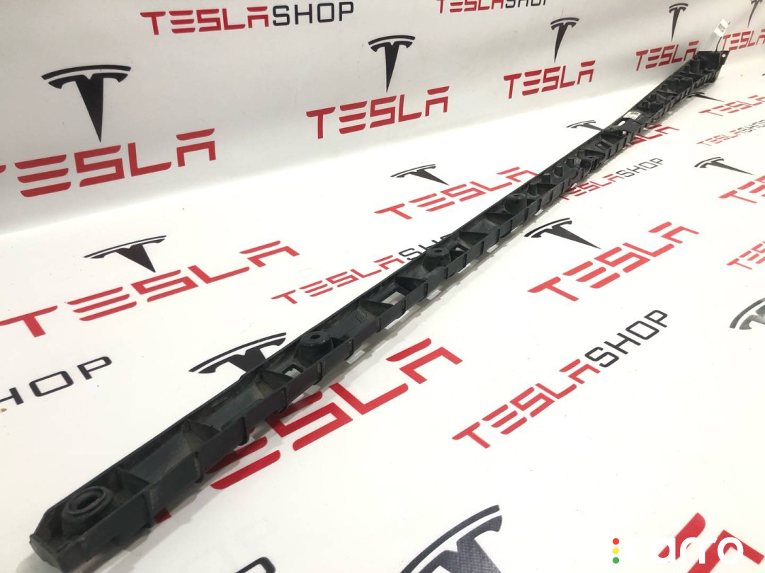 1046690-00-B Кронштейн накладки на порог левый Tesla Model X 2019г. - фото №4