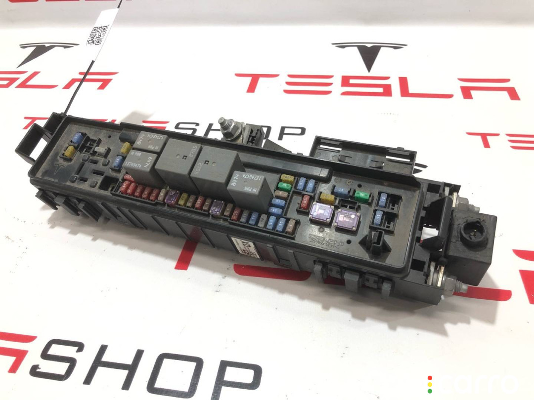 1094405-02-D Блок предохранителей передний Tesla Model X 2019г. - фото №2