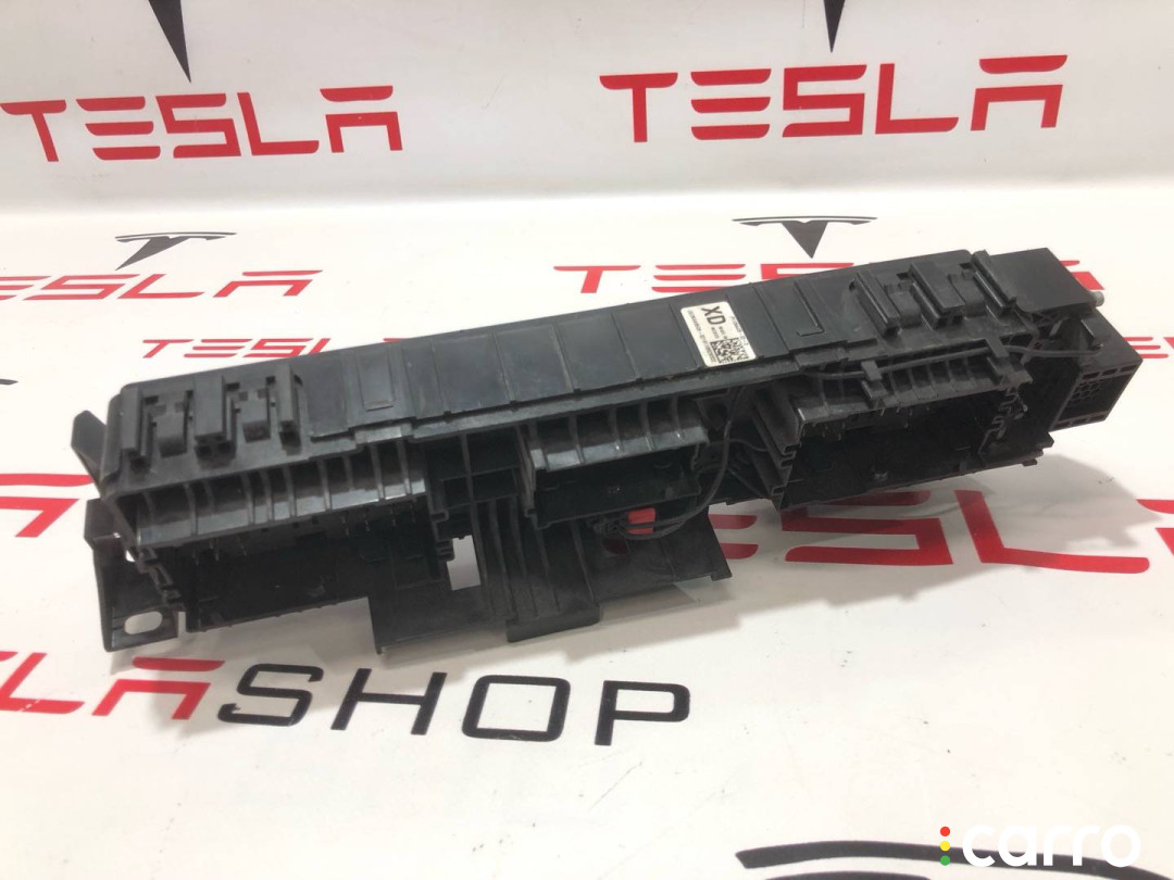 1094405-02-D Блок предохранителей передний Tesla Model X 2019г. - фото №3