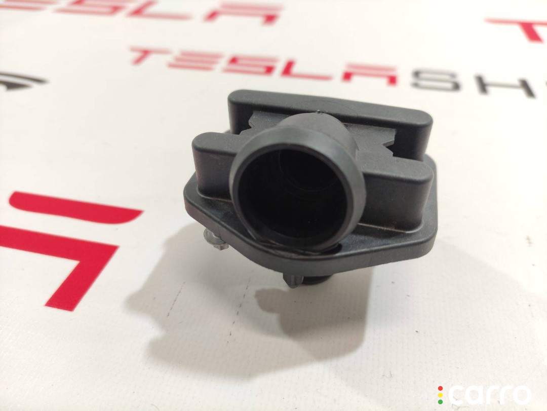 1090365-00-D, 1090365-00-E Штуцер Tesla Model 3 2019г. - фото №3