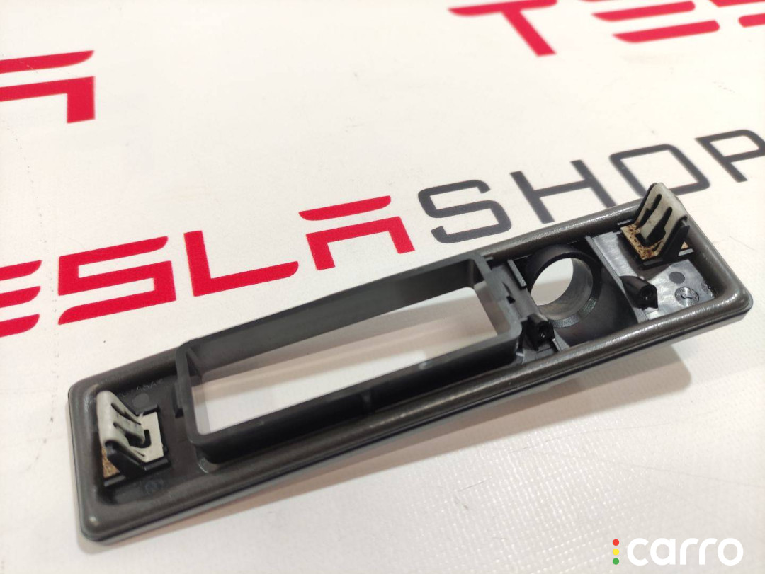 1095949-65-D Кнопка открытия багажника Tesla Model 3 2019г. - фото №3