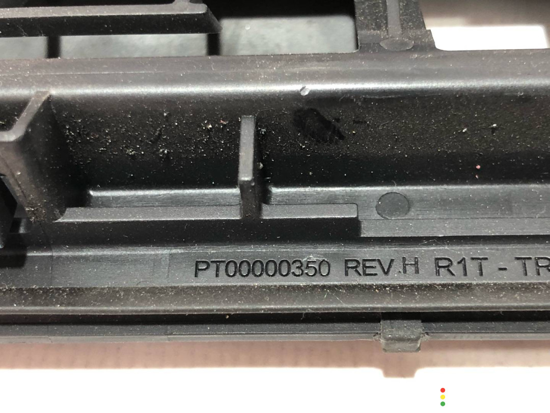 PT00000350 вентиляционный люк Rivian R1T 2022г. - фото №4