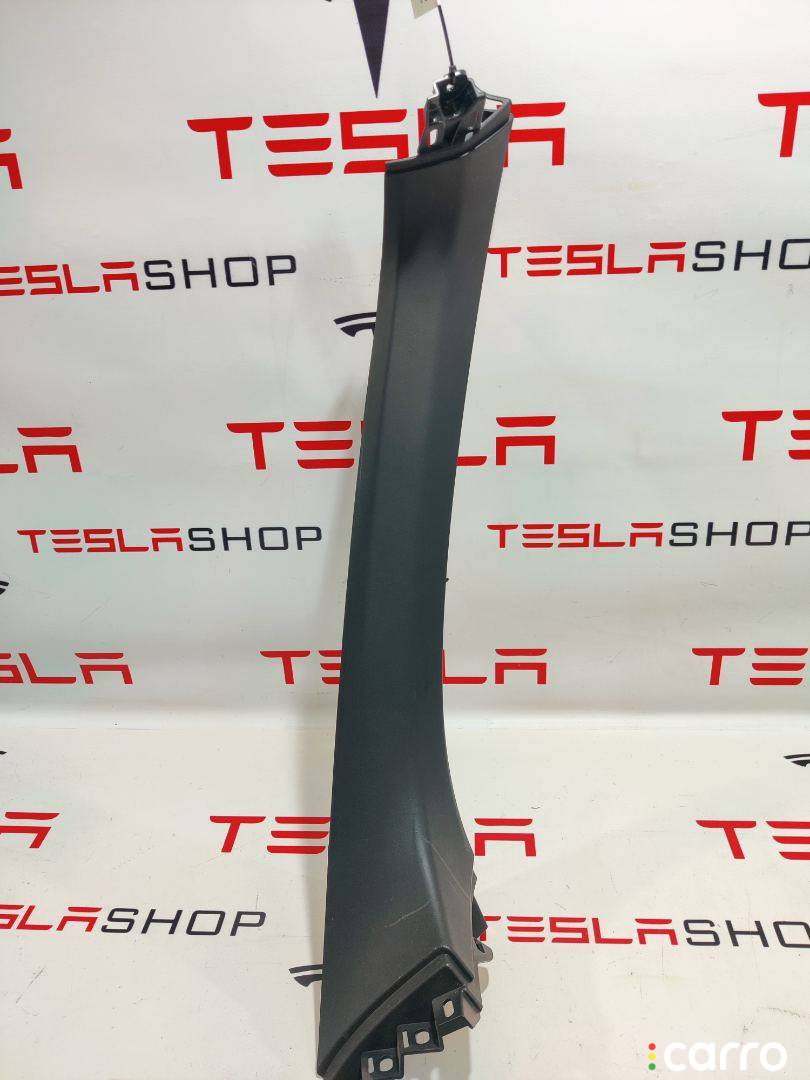 1037904-00-E, 1053219-00-B Накладка крышки багажника Tesla Model X 2019г. - фото №1