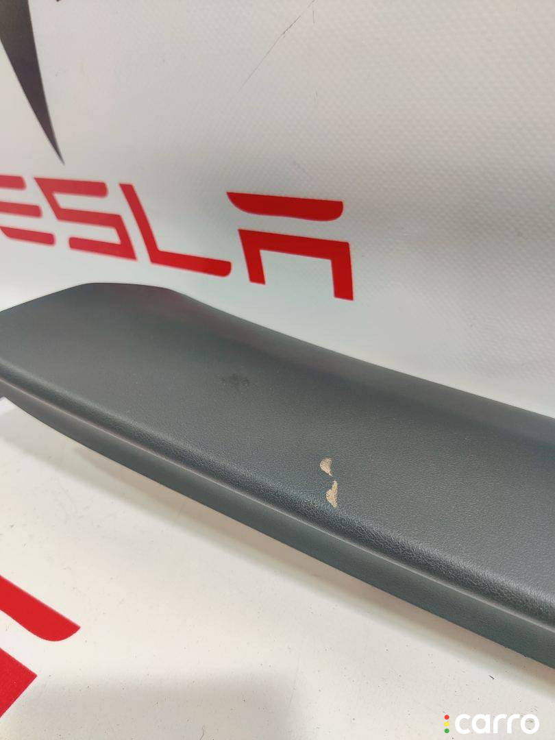 1037906-50-E, 1037906-00-E Накладка крышки багажника Tesla Model X 2019г. - фото №2