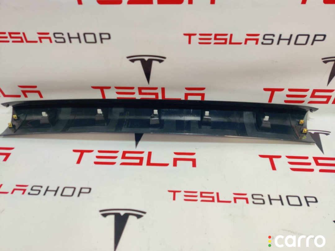 1037906-50-E, 1037906-00-E Накладка крышки багажника Tesla Model X 2019г. - фото №3