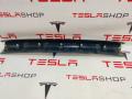 1037906-50-E, 1037906-00-E Накладка крышки багажника Tesla Model X 2019г. - фото №3