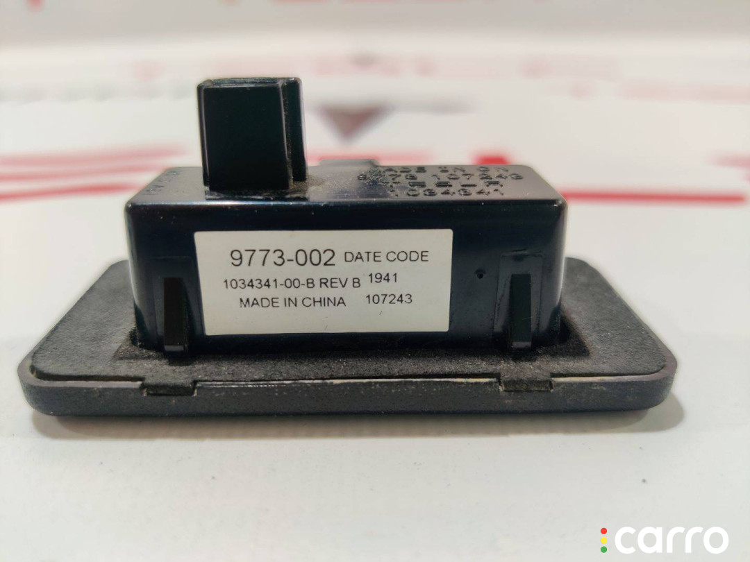 A2038200256, 1034341-00-B Подсветка номера Tesla Model X 2019г. - фото №3