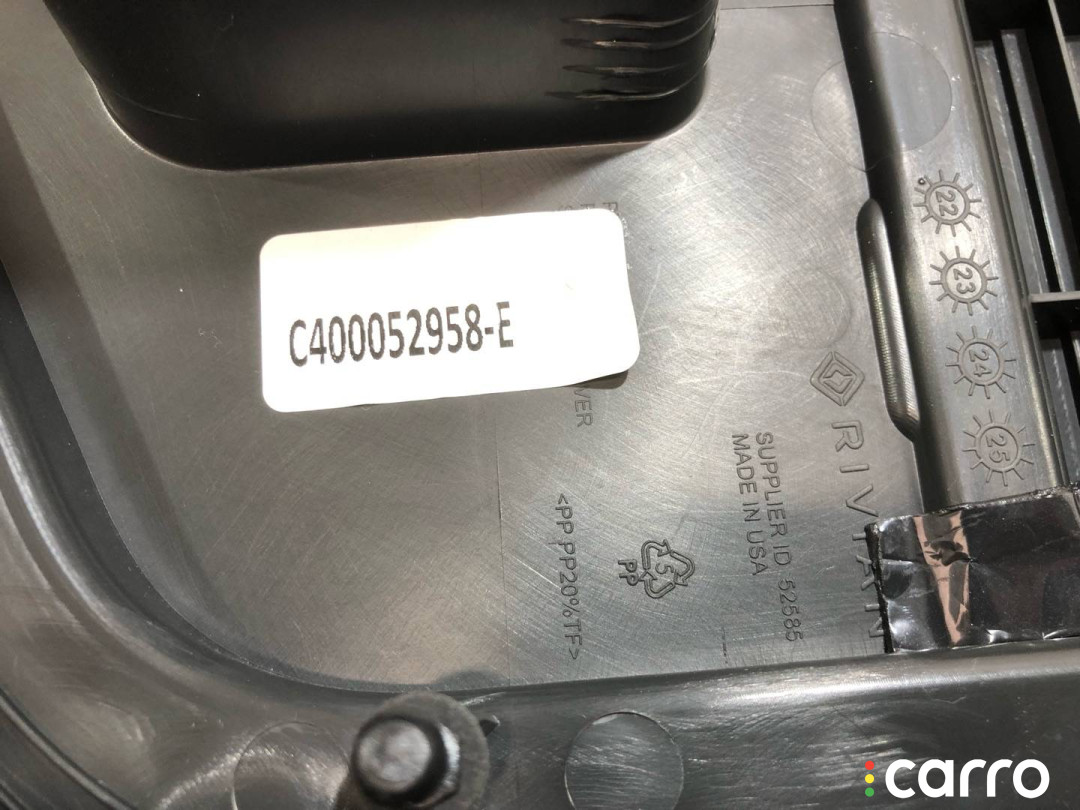 PT0052953, PT0052958, C400052958-E Обшивка крышки багажника Rivian R1T 2022г. - фото №5