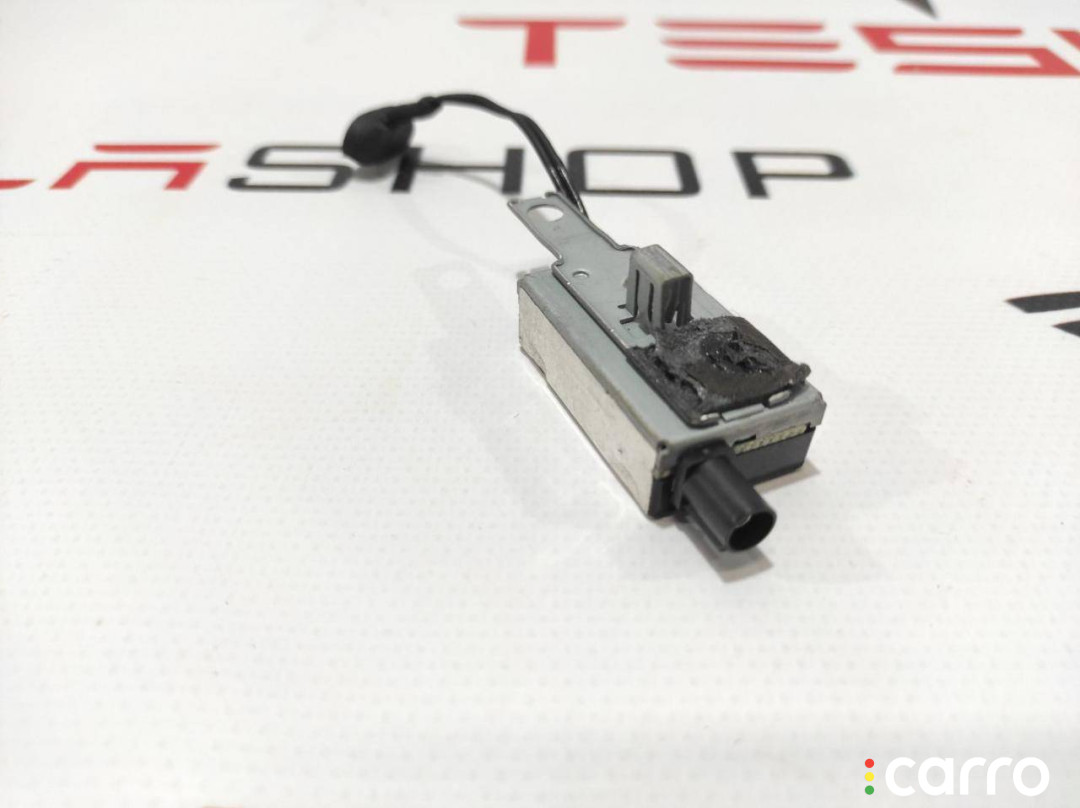 1004808-00-B усилитель антенны Tesla Model S 2015г. - фото №1