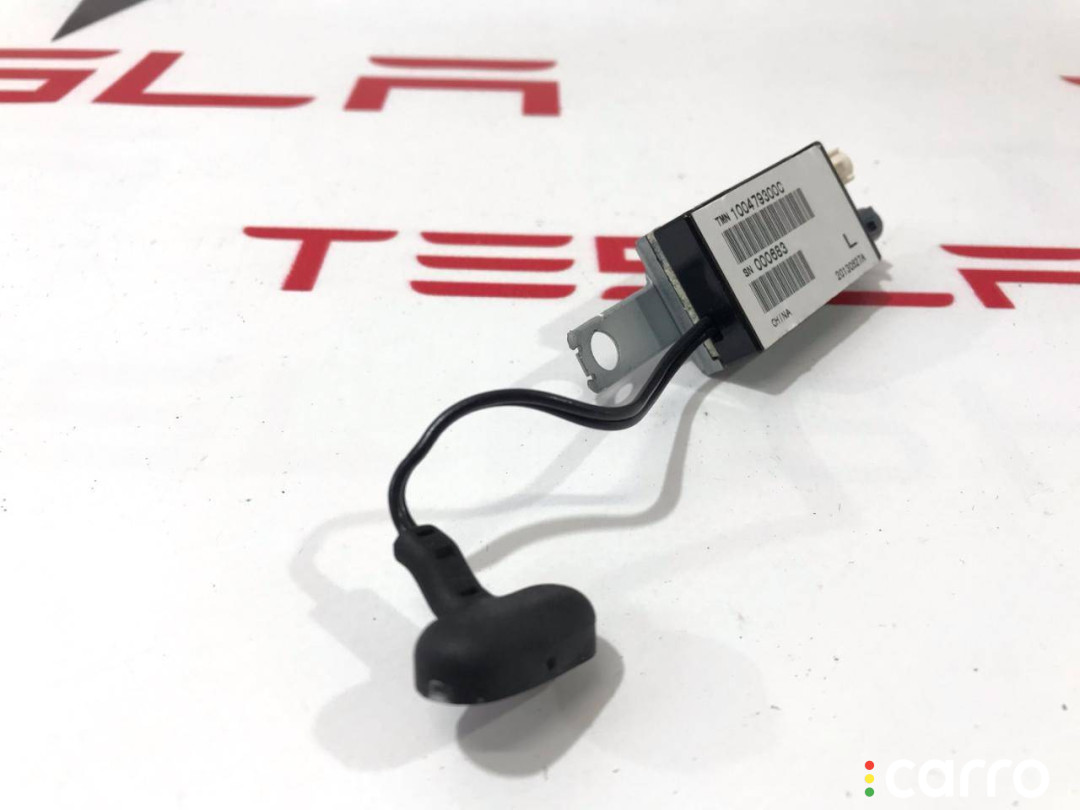 1004793-00-C усилитель антенны Tesla Model S 2015г. - фото №1