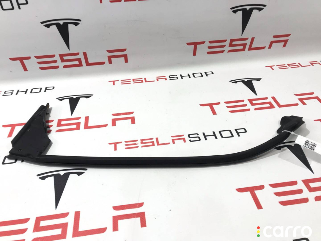 100542000D Уплотнитель передней двери Tesla Model S 2015г. - фото №2