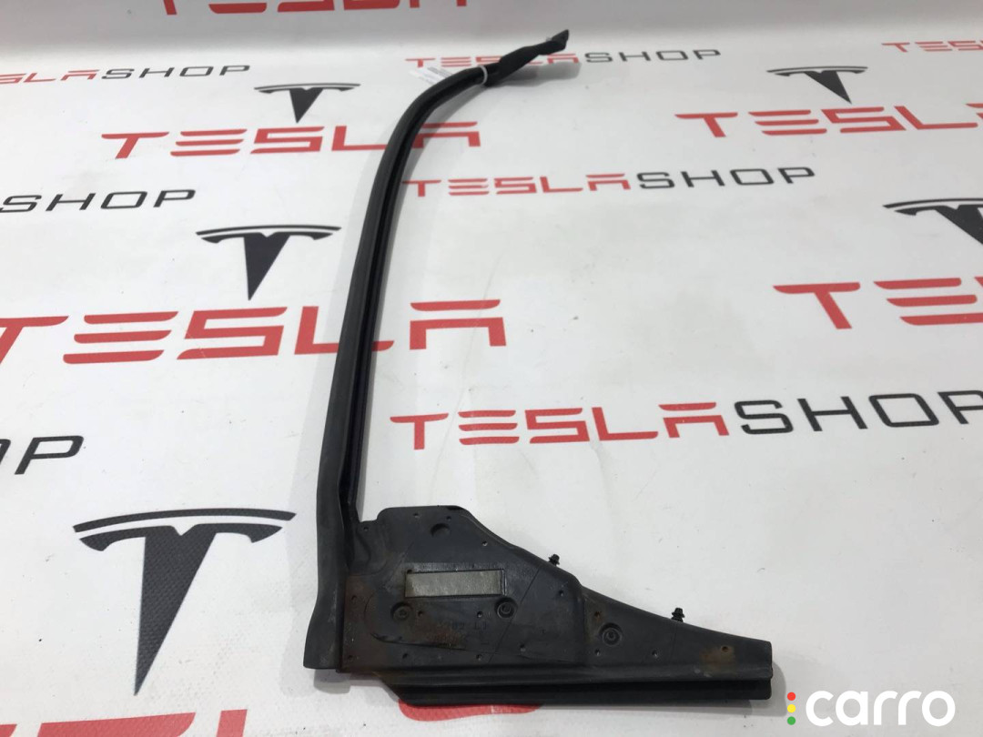 100542000D Уплотнитель передней двери Tesla Model S 2015г. - фото №3