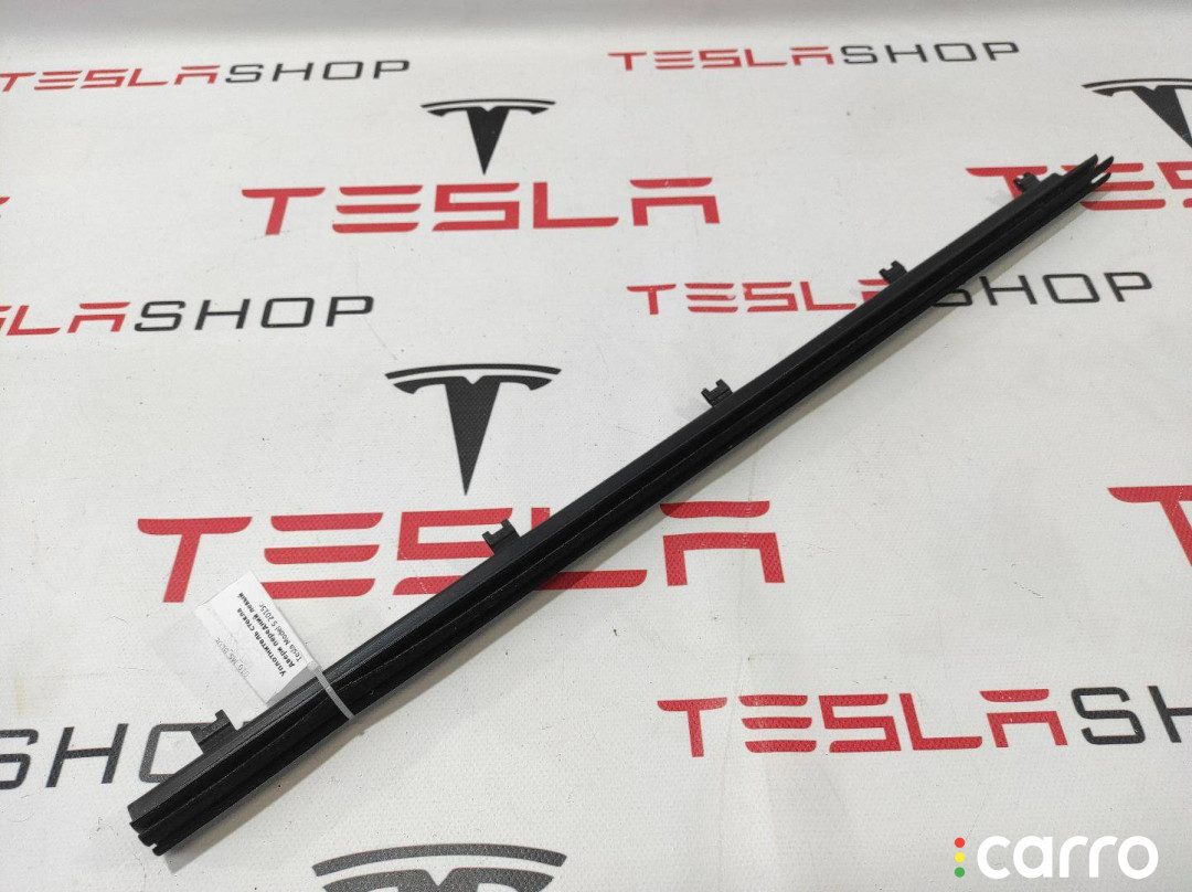 1038406-00-A уплотнитель передний правый Tesla Model S 2015г. - фото №3