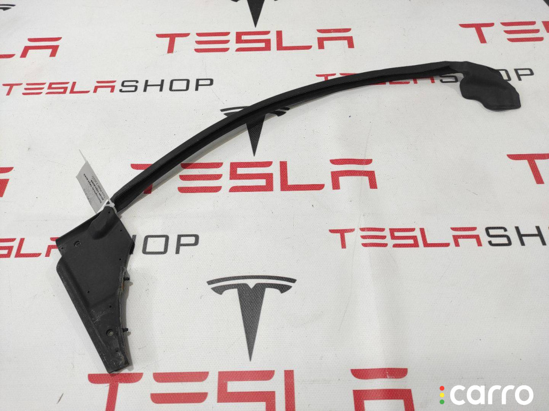 100542100D Уплотнитель передней двери Tesla Model S 2015г. - фото №1