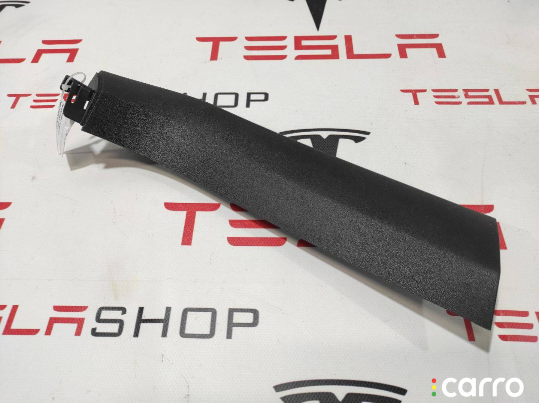 1009234-00-I, 1009252-00-G Накладка крышки багажника Tesla Model S 2015г. - фото №1
