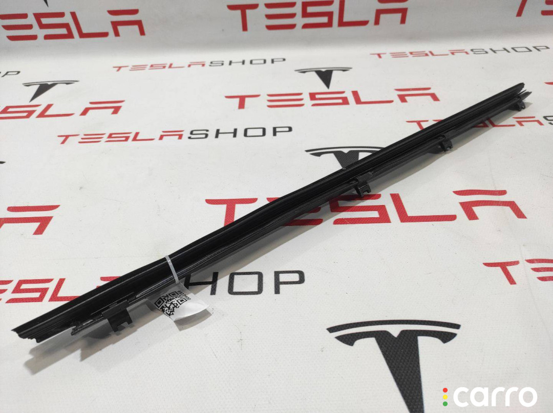 1038405-00-A уплотнитель передний левый Tesla Model S 2015г. - фото №3