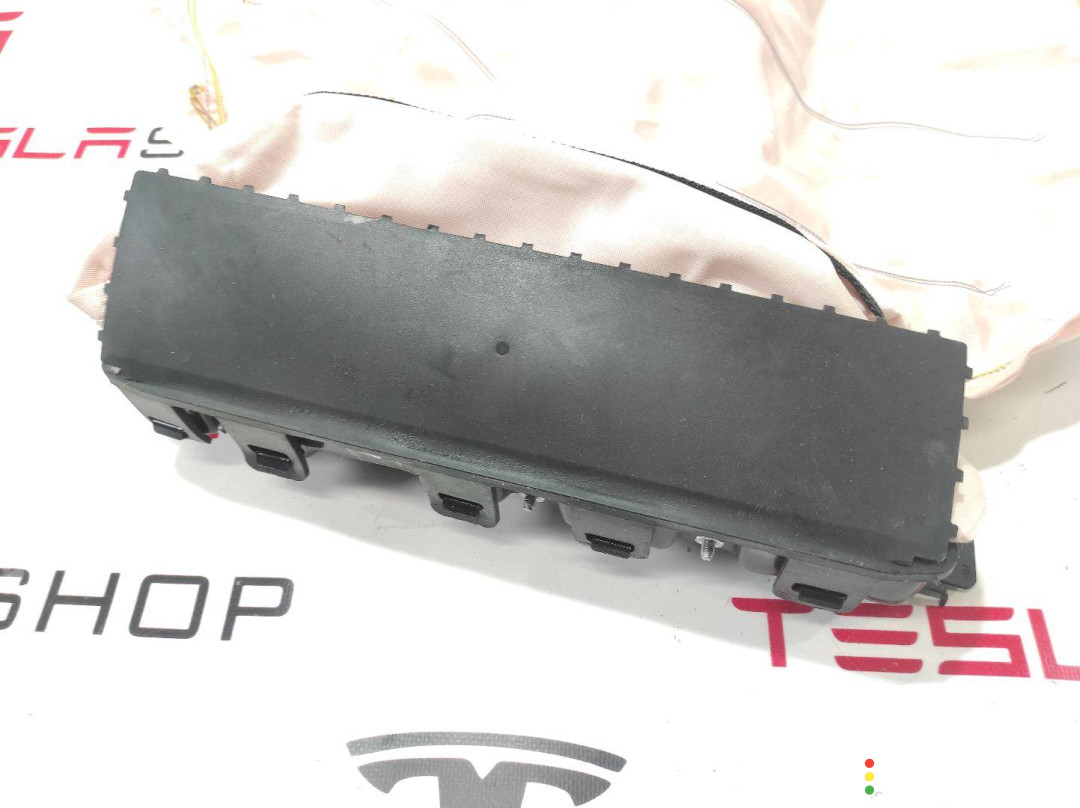 1005259-00-G Подушка безопасности коленная Tesla Model S 2018г. - фото №2