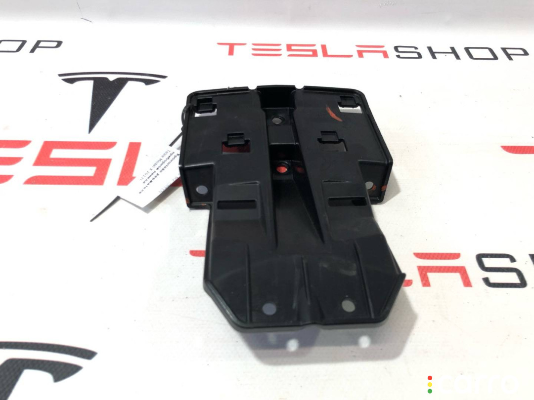 1056284-00-B Кронштейн Tesla Model X 2017г. - фото №2