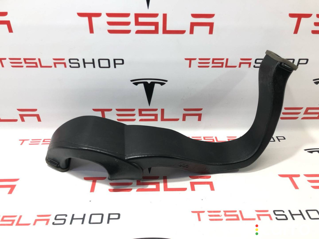 1090886-00-A воздуховод (дефлектор) радиатора правый Tesla Model X 2017г. - фото №1