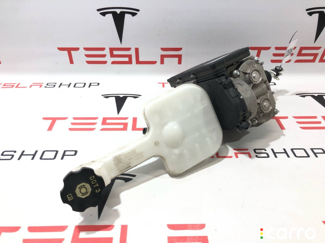 1045523-00-C цилиндр тормозной главный Tesla Model X 2017г. - фото №1