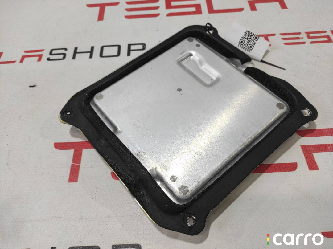 1037222-00-E модуль управления двери передней левой Tesla Model X 2019г. - фото №4
