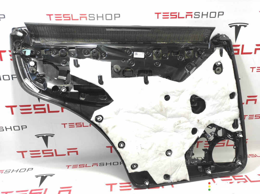 1058004-22-I обшивка двери задней правой Tesla Model X 2017г. - фото №2