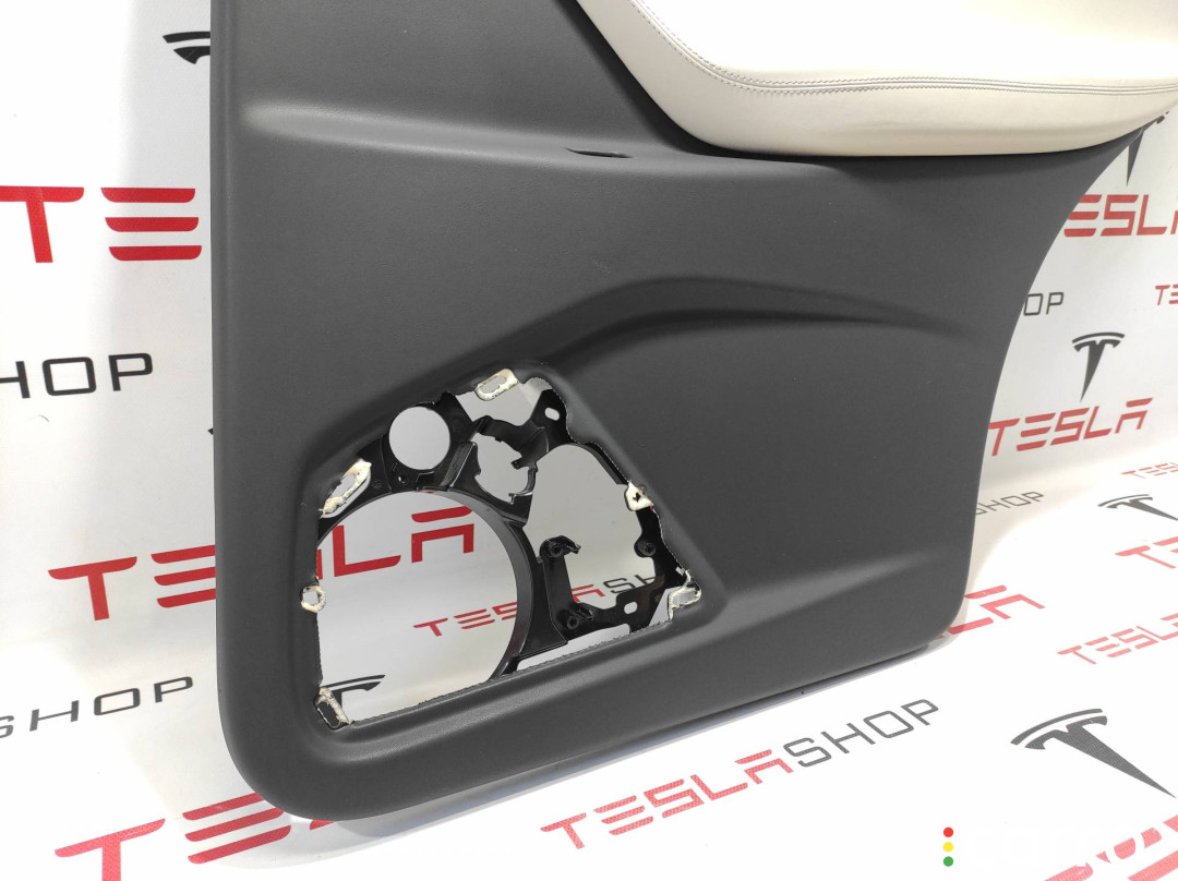 1058004-22-I обшивка двери задней правой Tesla Model X 2017г. - фото №9