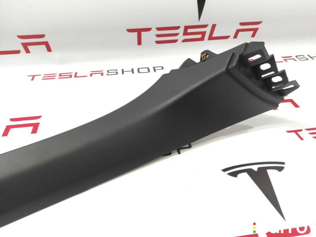 1037904-00-E Накладка крышки багажника Tesla Model X 2017г. - фото №2