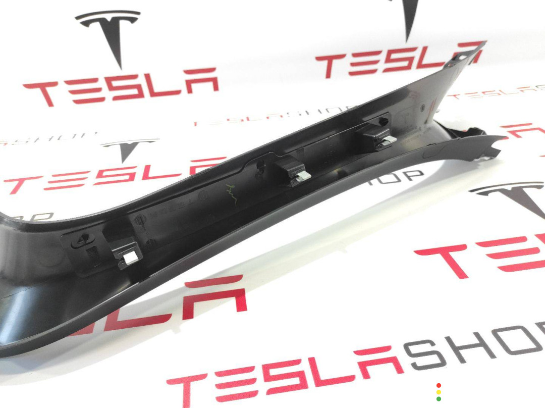 1037904-00-E Накладка крышки багажника Tesla Model X 2017г. - фото №5