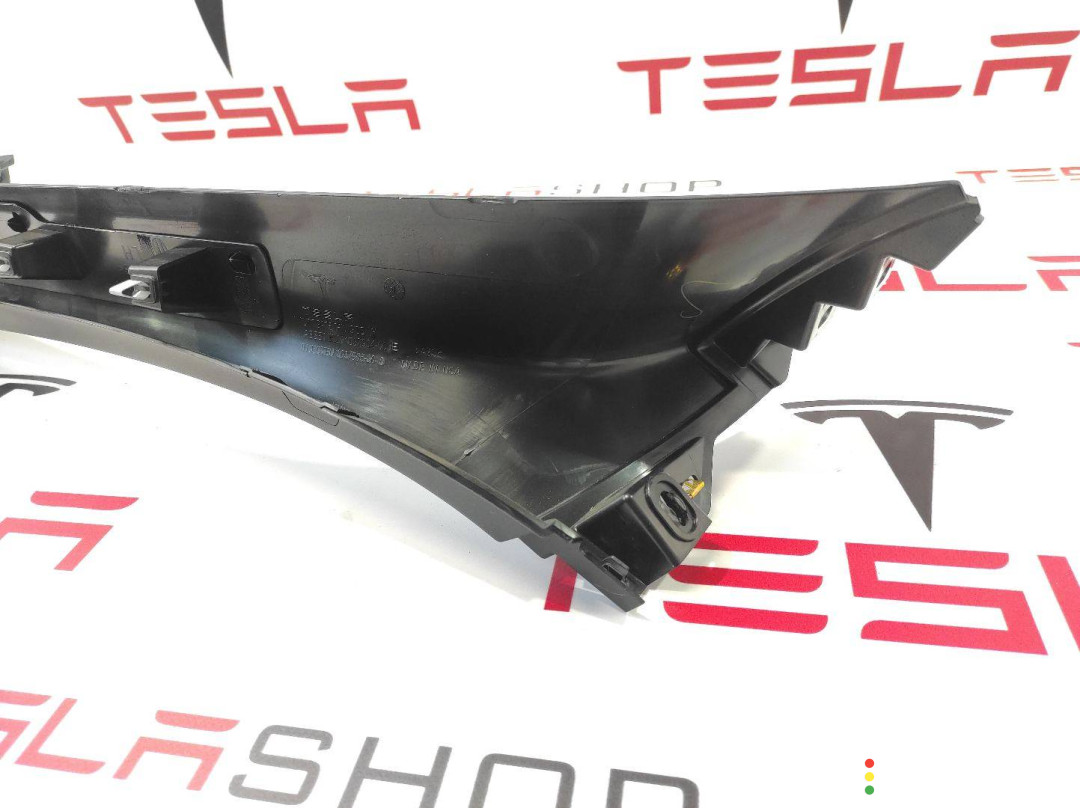 1037904-00-E Накладка крышки багажника Tesla Model X 2017г. - фото №6