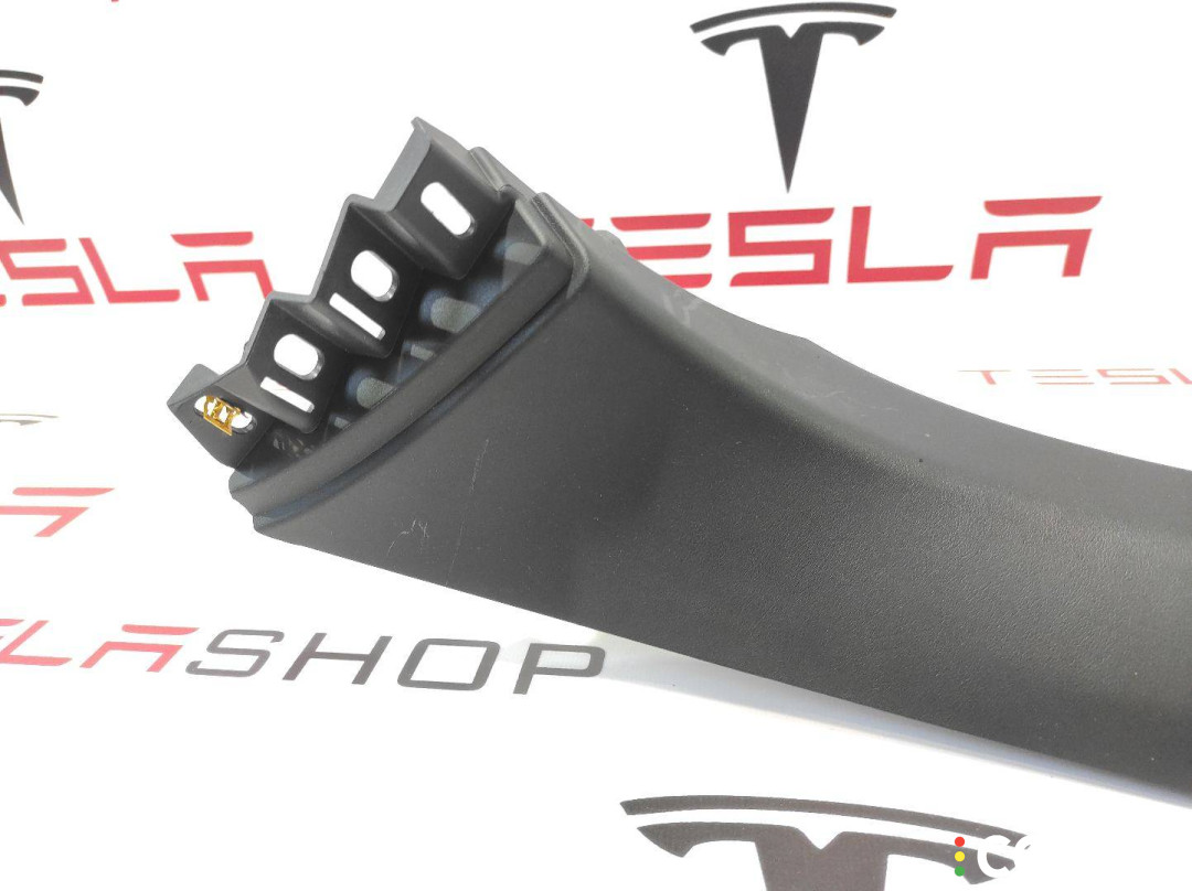 1037902-00-E Накладка крышки багажника Tesla Model X 2017г. - фото №3