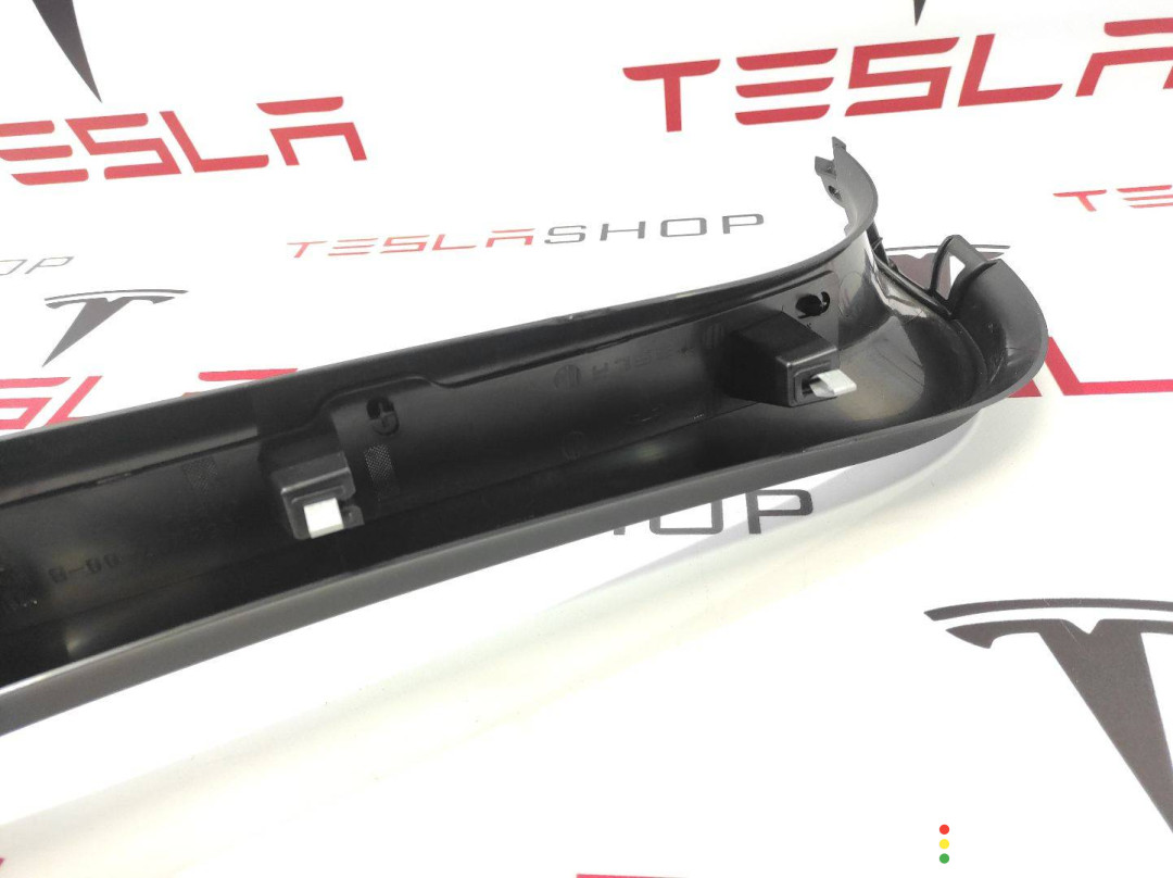 1037902-00-E Накладка крышки багажника Tesla Model X 2017г. - фото №5