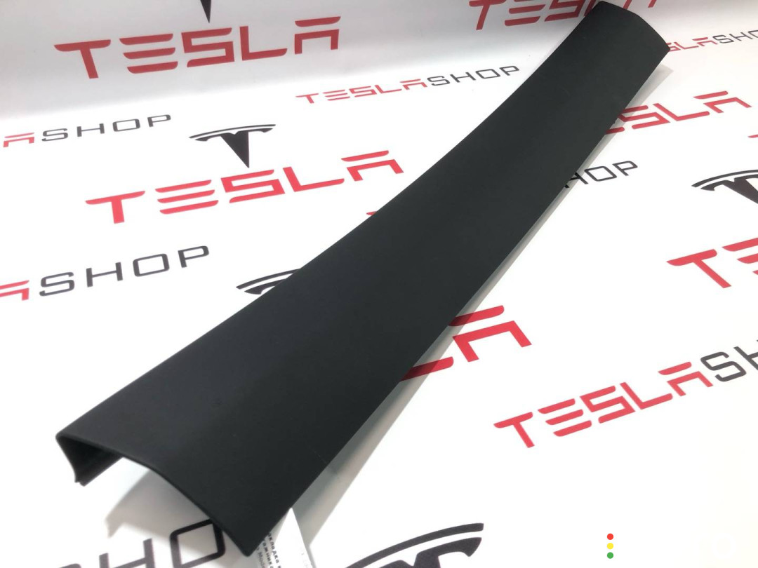 1037906-50-E, 1037906-00-E Накладка крышки багажника Tesla Model X 2017г. - фото №1