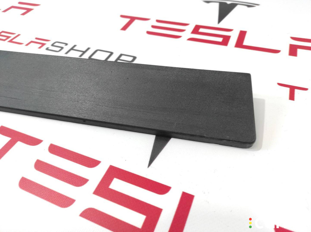1097664-00-A накладка двери задней правой Tesla Model X 2017г. - фото №3