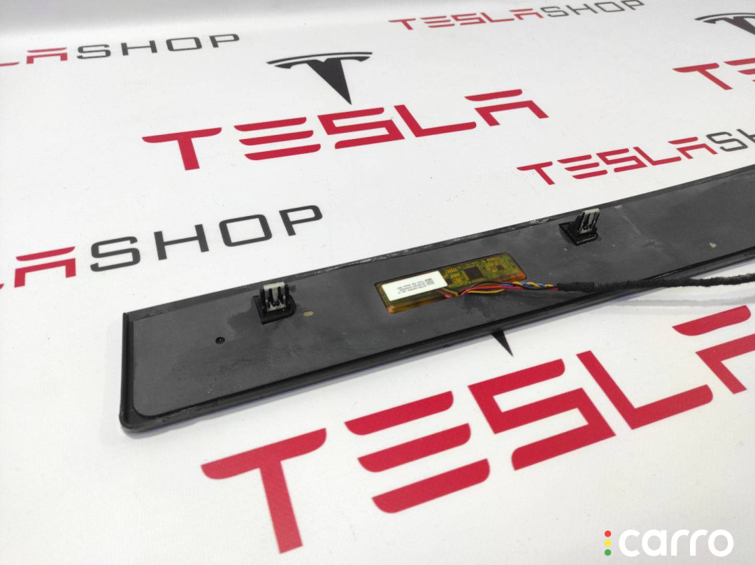 1097664-00-A накладка двери задней правой Tesla Model X 2017г. - фото №4