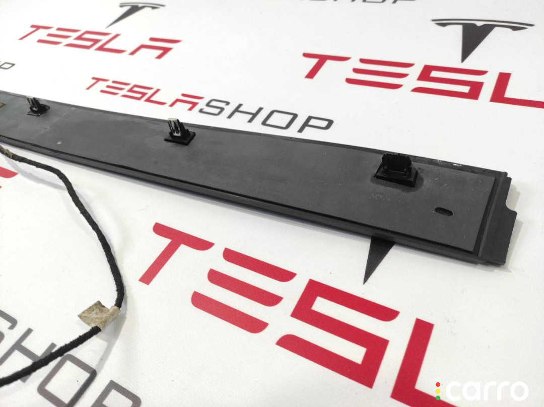 1097664-00-A накладка двери задней правой Tesla Model X 2017г. - фото №5