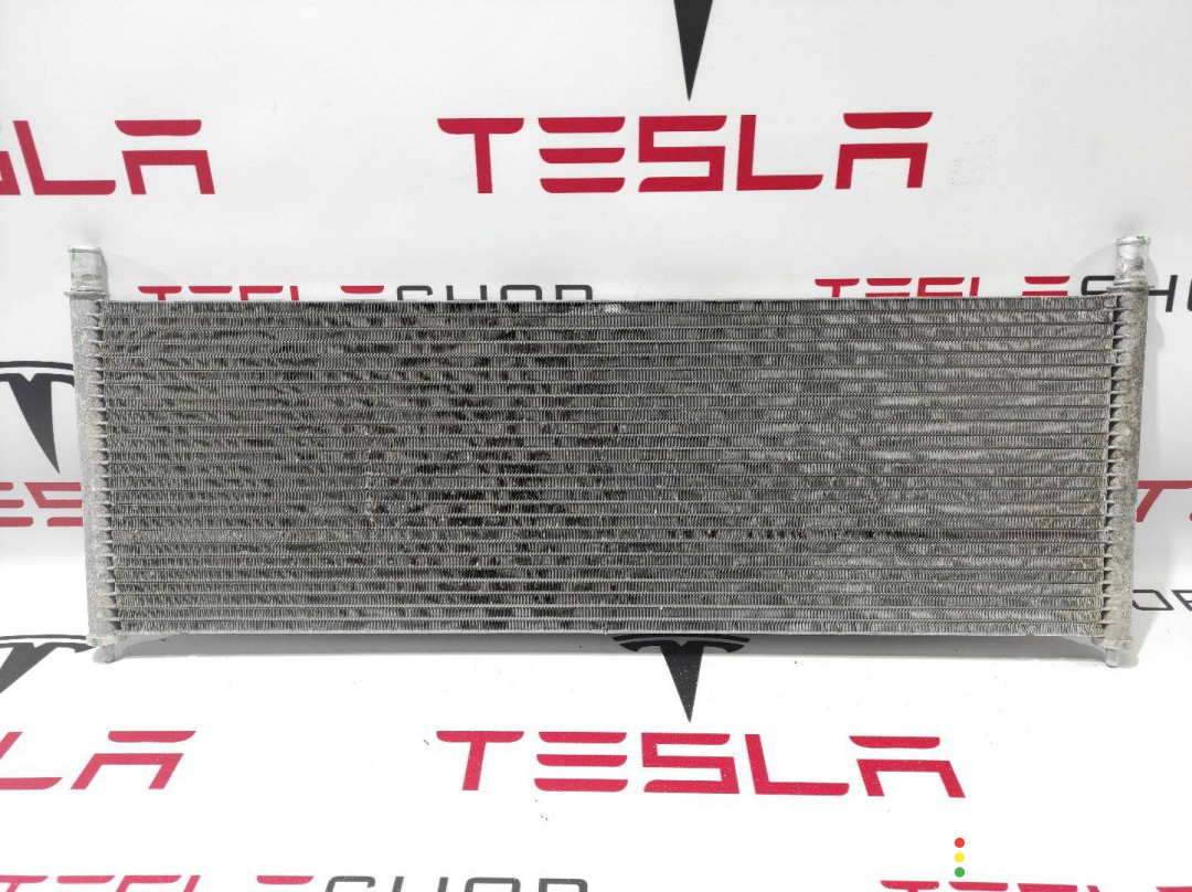1048498-00-C радиатор основной Tesla Model X 2019г. - фото №1