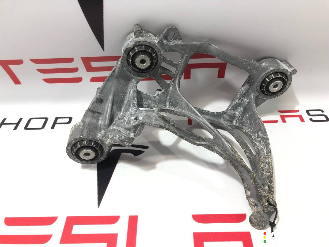 1464418-50-C Кронштейн компрессора кондиционера Tesla Model X 2019г. - фото №1