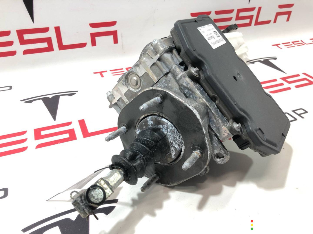 1045523-00-C цилиндр тормозной главный Tesla Model X 2019г. - фото №1
