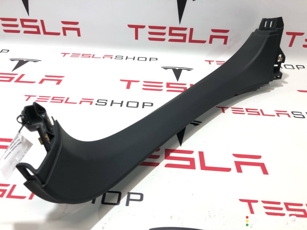 1037902-00-E Накладка крышки багажника Tesla Model X 2019г. - фото №1