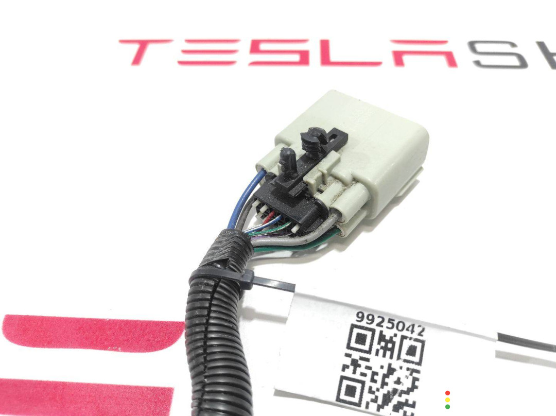 1072429-00-A, 2072429-00-A, 3072429-00-B разъем (фишка) проводки Tesla Model X 2019г. - фото №2