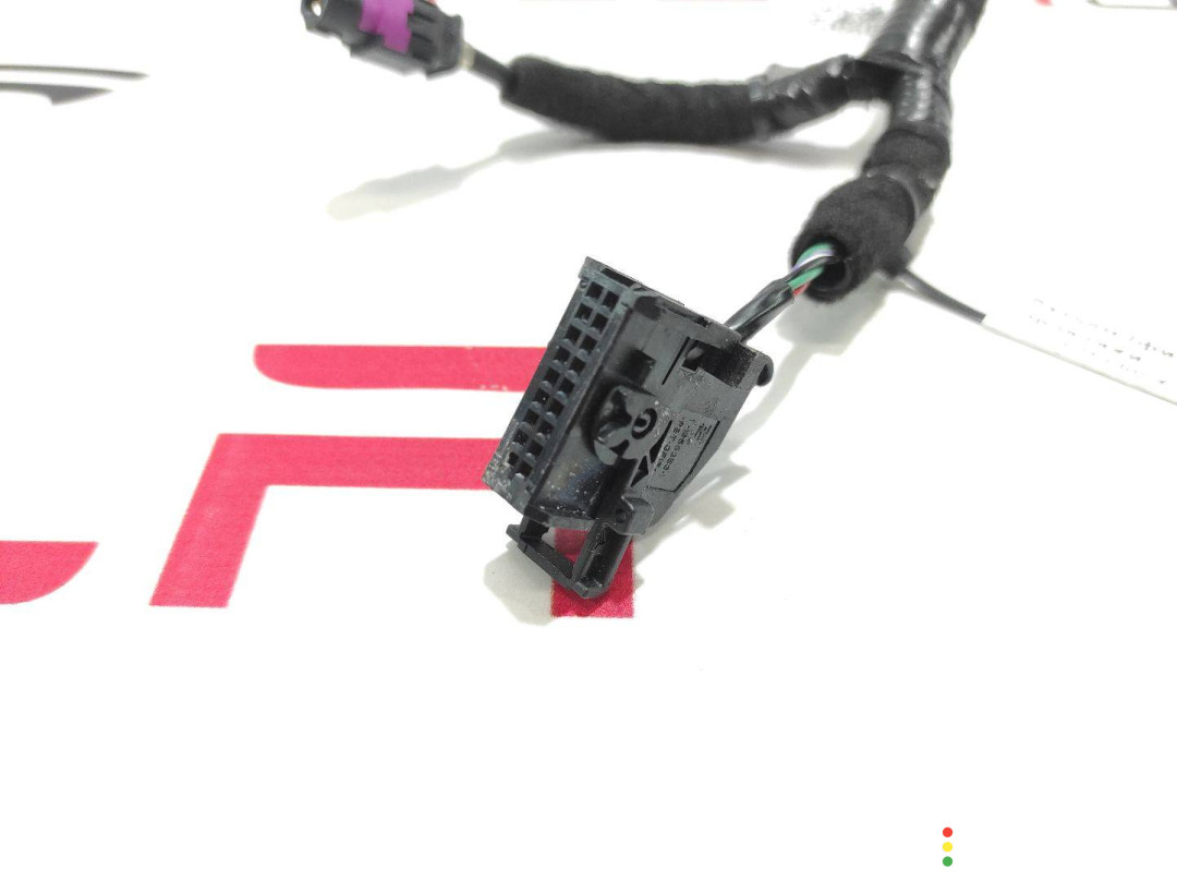 1082436-00-B, 2082436-00-B, 3082436-00-B, 4082436-00-B, 1055702-00-F разъем (фишка) проводки Tesla Model X 2019г. - фото №1