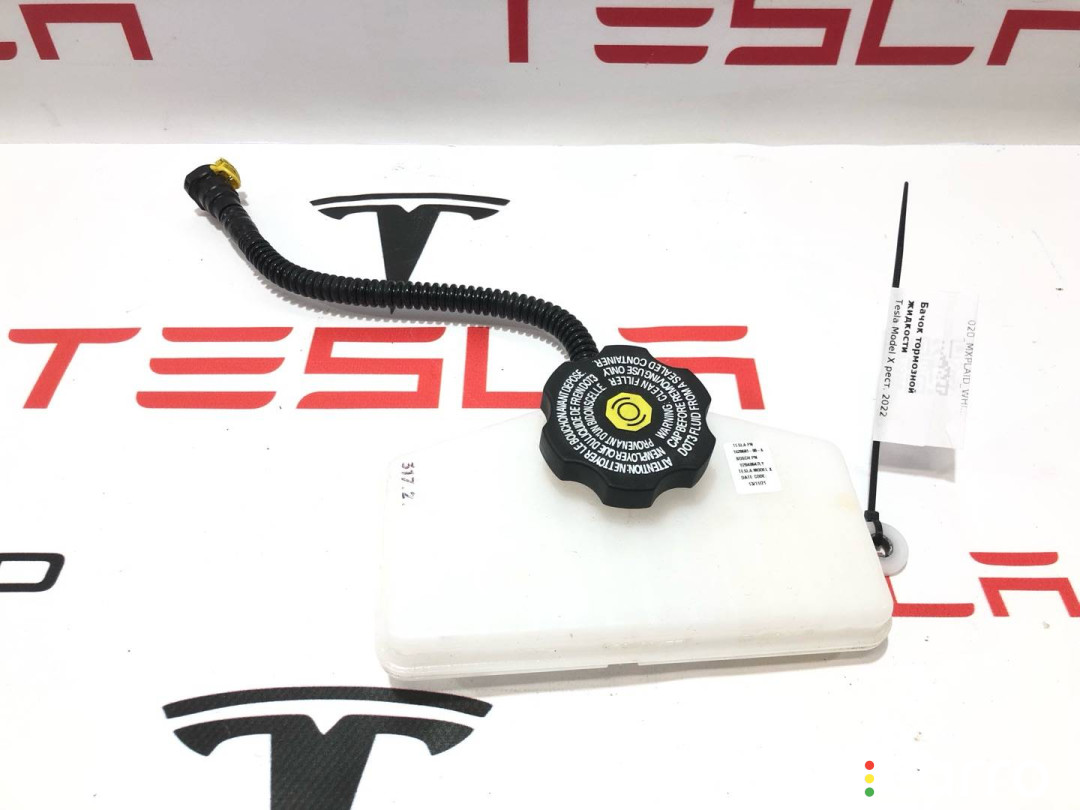 1620671-00-A, 1620681-00-A Бачок тормозной жидкости Tesla Model X рест 2022г. - фото №1