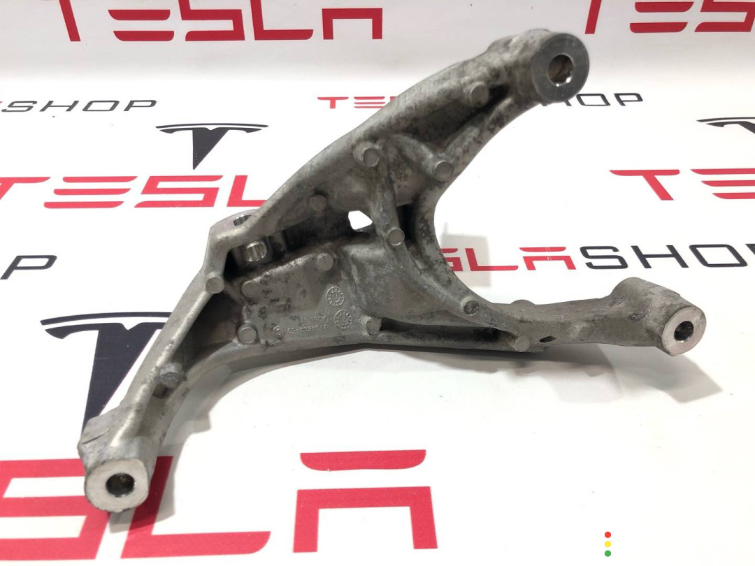 1478000-01-C, 1134684-00-C кронштейн двигателя передний левый Tesla Model X рест 2022г. - фото №4