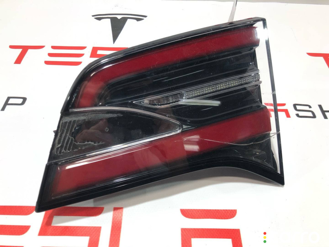 1034337-00-A фонарь крышки багажника правый Tesla Model X 2021г. - фото №1